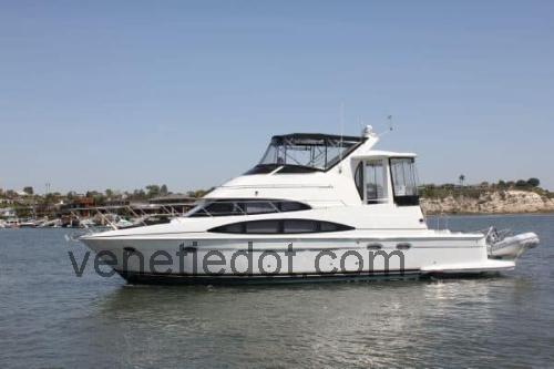 Carver 44 Cockpit Motor Yacht Tekniset tiedot ja arvostelut
